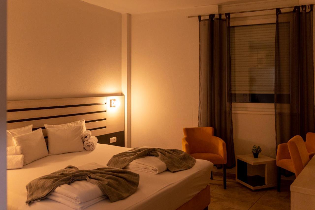 Garni Hotel 11Tica Dm Novi Sad Exterior photo