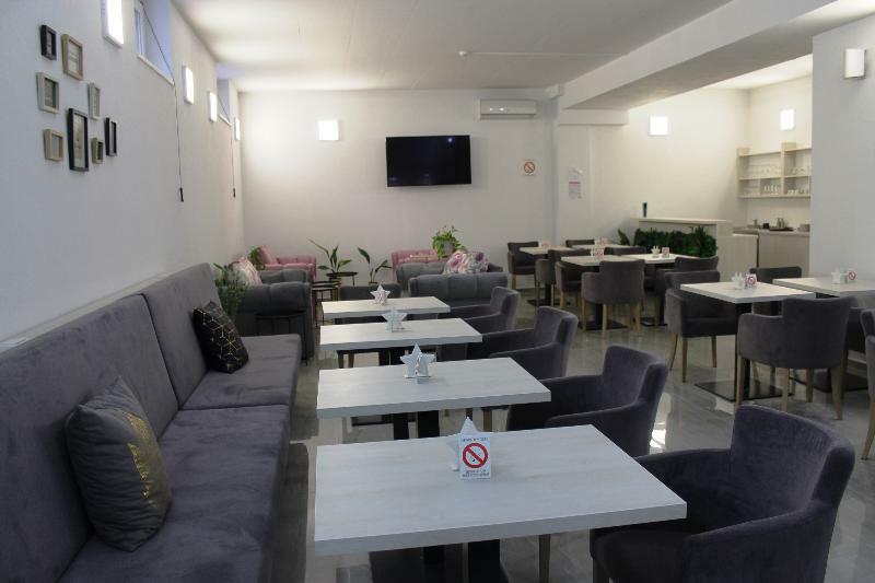 Garni Hotel 11Tica Dm Novi Sad Exterior photo