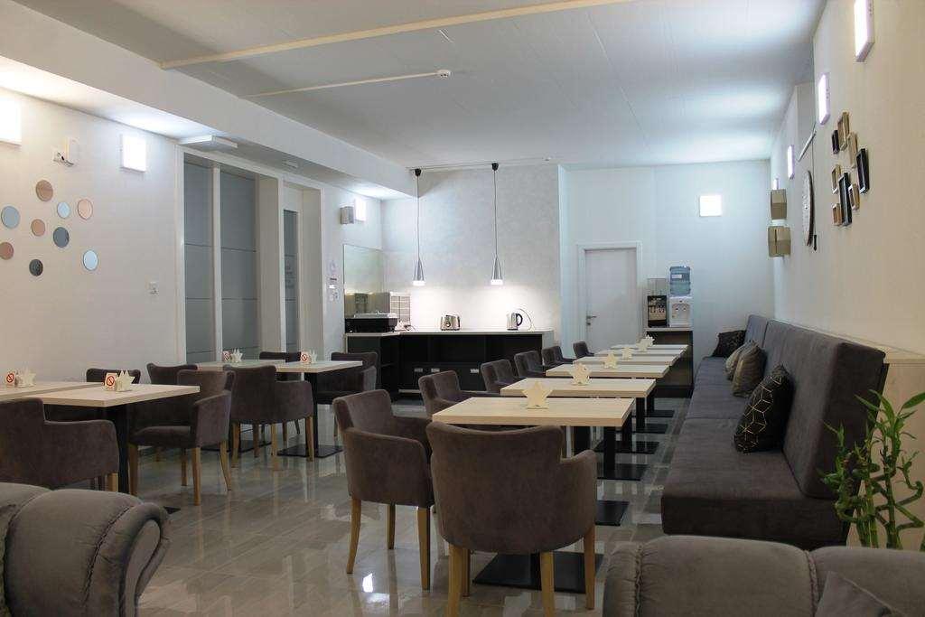 Garni Hotel 11Tica Dm Novi Sad Restaurant photo